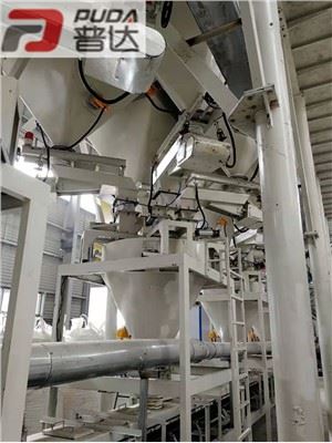 Machine d'emballage à double station pour réfractaires